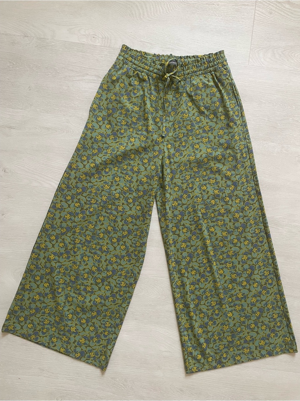 Toad&Co Woman’s Olive Green Floral Wide-Leg Woman’s Bottoms
